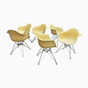 Geformte Kunststoffstühle von Charles & Ray Eames, 6 . Set