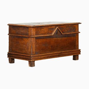 Cofre italiano del siglo XVII de madera de cedro, década de 1680