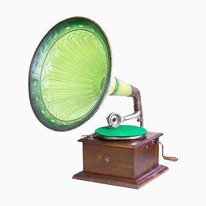 Grammofono in faggio e ferro, inizio XX secolo