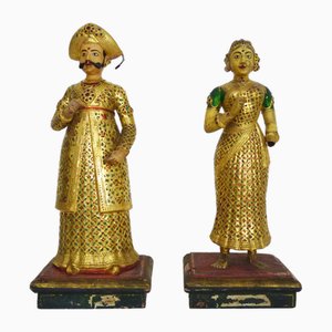 Statue Gangaur grandi in legno policromo, India, anni '50, set di 2