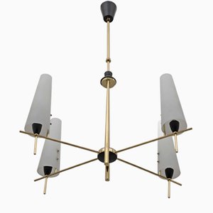 Moderner Italienischer Mid-Century Kronleuchter aus Messing & Opalglas im Stilnovo-Stil, 1960