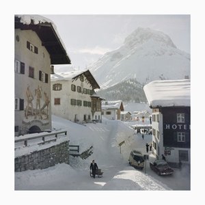 Slim Aarons, Hotel Krone en Lech, Impresión digital tipo C con sello Estate
