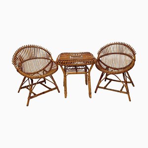 Poltrone vintage in canna e vimini con tavolino da caffè, anni '60, set di 3