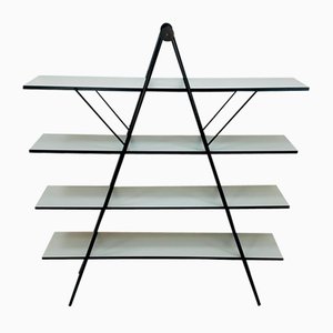 Dreieckiges Mid-Century Bauhaus Regal aus Metall & Holz, 1970er