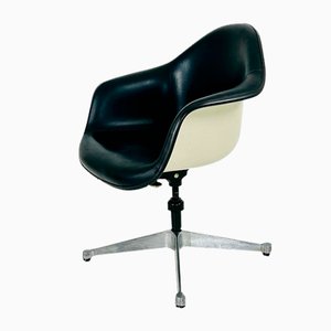 Chaise Pivotante en Fibre de Verre par Ray & Charles Eames pour Herman Miller, 1960s