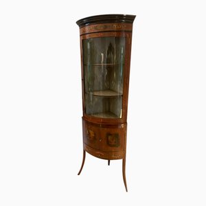 Viktorianische Eckvitrine aus Mahagoni & Bemaltem Dekor mit Schleifenfront, 1880er