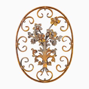 Elemento decorativo Art Nouveau ovale in ferro battuto con fiori
