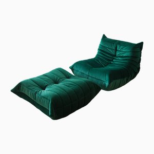 Poltrona e pouf Togo in velluto verde bottiglia di Michel Ducaroy per Ligne Roset