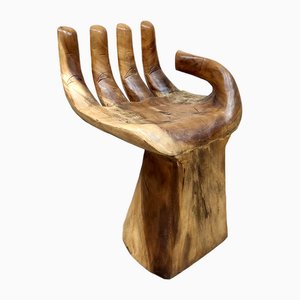 Silla de madera tallada a mano