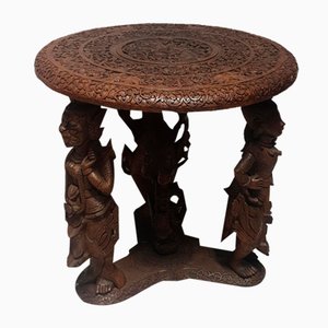 Geschnitzter orientalischer Tisch