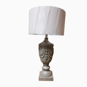Große Tischlampe aus geschnitztem Holz