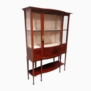 Vitrine aus edlem Mahagoni mit Intarsien