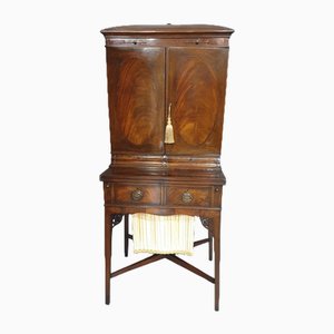Georgianischer Schreibtisch aus Mahagoni von Gillows