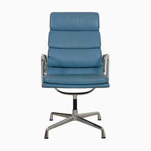 Chaise Ea-209 en Cuir Bleu par Charles Eames, 2000s