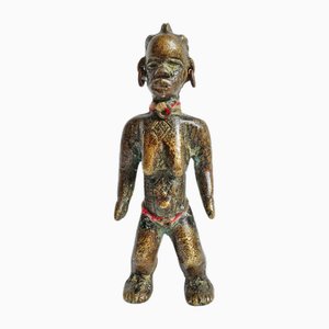 Frauenfigur aus Rotbronze