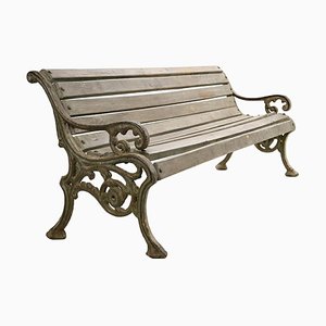 Gartenbank aus Gusseisen und Holz