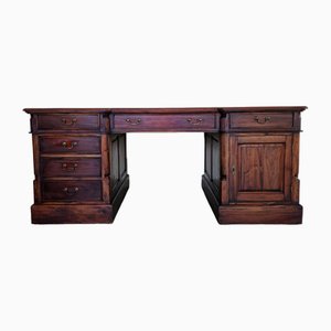 Scrivania Chesterfield double face in mogano con ripiano in pelle