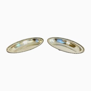 Platos de servicio eduardianos bañados en plata, década de 1900. Juego de 2