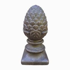 Ornamento architettonico grande in ghisa a forma di pigna