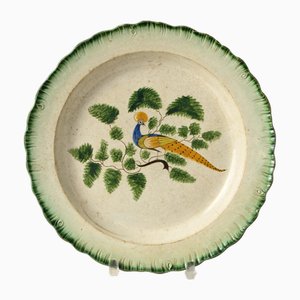 Plato con forma de pavo real de loza inglesa