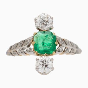 Anello in oro, inizio XX secolo con smeraldo e diamanti