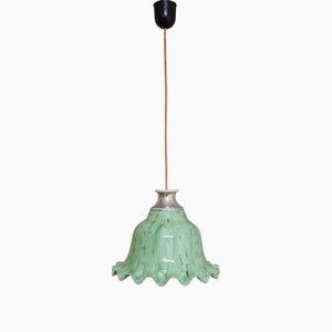 Lampada da soffitto vintage con paralume in plastica ondulata verde su base in plastica cromata, anni '70