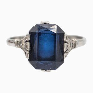 Goldring mit synthetischem Saphir