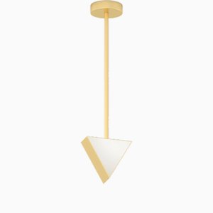 Lámpara colgante triangular de latón de Atelier Areti