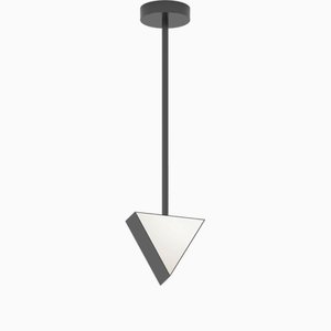 Lámpara colgante triangular de Atelier Areti