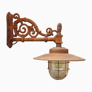 Lampe d'extérieur en fonte rouille