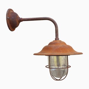 Lampada da fienile da esterno arrugginita, Francia