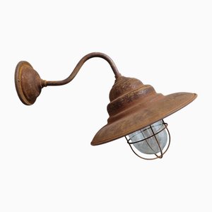 Lampada da fienile da esterno arrugginita, Francia