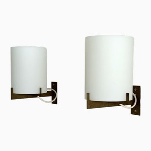Minimale italienische Mid-Century Wandleuchten aus Milchglas & Metall, 1960er, 2er Set