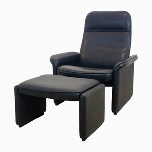 Poltrona DS-50 regolabile e poggiapiedi in morbida pelle nera di de Sede, anni '70, set di 2