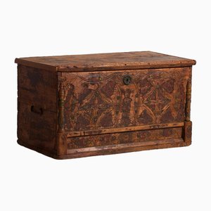 Antiker brauner Koffer mit Blumenmotiven, 1920er