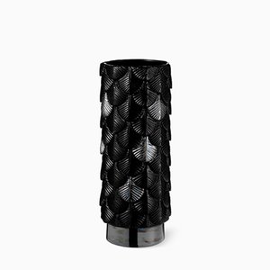 Jarrón Plumage en negro brillante y lustre decorado a mano de Cristina Celestino para BottegaNove