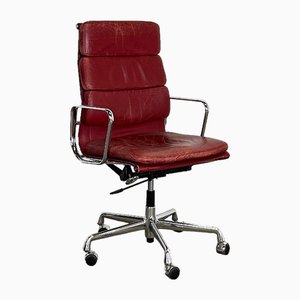 Sedia da ufficio Ea 219 in pelle rossa di Charles & Ray Eames per Vitra