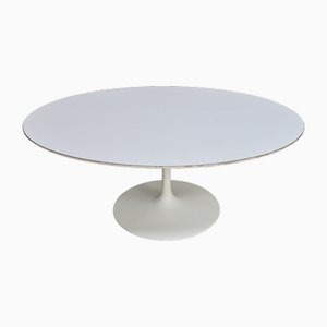 Tavolino da caffè Tulip in melammina bianca di Eero Saarinen per Knoll Inc. / Knoll International, USA, anni '60