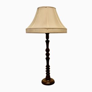 Hohe französische Tischlampe aus gedrechselter Eiche, 1920er
