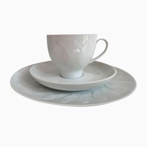 Taza de café, platillo y plato de desayuno White Lotus de Bjørn Wiinblad para Rosenthal Germany, años 80. Juego de 3