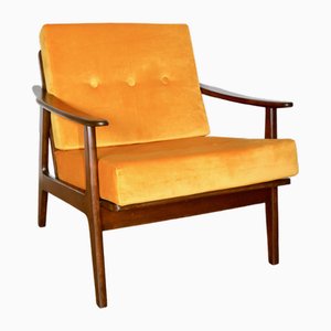 Mid-Century Jugoslawischer Sessel in Goldgelb