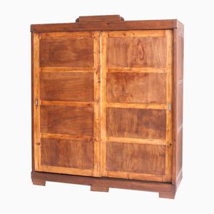 Großer Vintage Kleiderschrank aus Kiefernholz mit Schiebetüren, Frankreich, 1940er