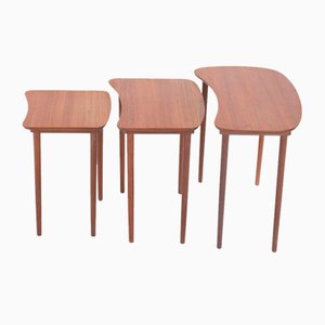 Asymmetrische dänische Teak Satztische, 1960er, 3er Set
