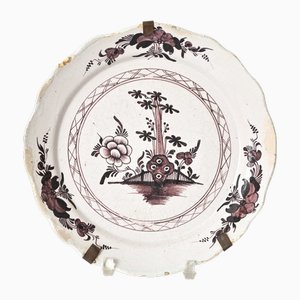 Piatto in faience in manganese di St. Amand, XVIII secolo