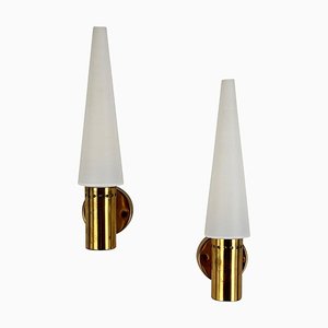 Lampade da parete in ottone e vetro opalino bianco di Hans-Agne Jakobsson Ab Markaryd, Svezia, anni '60, set di 2