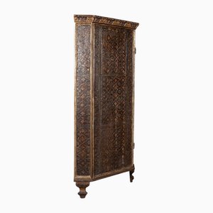 Italienischer Eckschrank aus geprägtem Holz, 19. Jh., 1830er