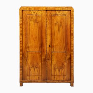 Armadio Biedermeier in noce, metà XIX secolo