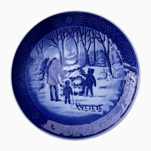 Christmas Plate Choosing the Christmas Tree from Royal Copenhagen, Denmark, 1979