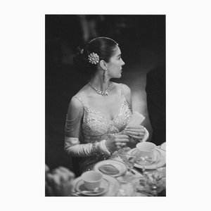 Slim Aarons, Decked in Finery, Stampa digitale C-Type timbrata in edizione limitata