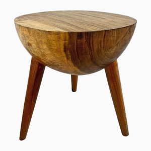 Hocker mit drei Beinen aus Akazie